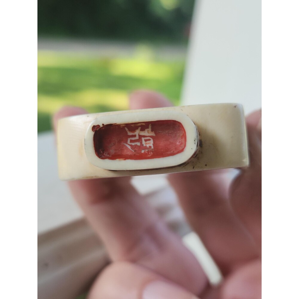 Antique Porcelain Snuff Bottle with Spoon | Kanji Studio Mark | Iron Red Enamel - Picture 14 of 16